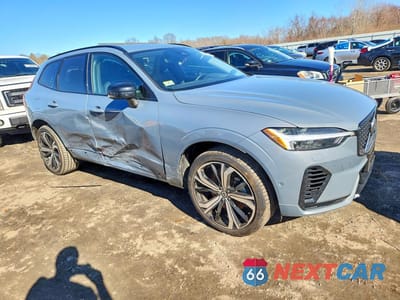 Czwarte zdjęcie samochodu z boku: 2024 VOLVO XC60 ULTIMATE VIN:YV4H60DM2R1724565 - miniatura