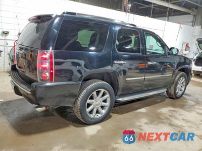 Trzecie zdjęcie samochodu z tyłu: 2011 GMC YUKON DENALI VIN:1GKS2EEF4BR181183 - miniatura