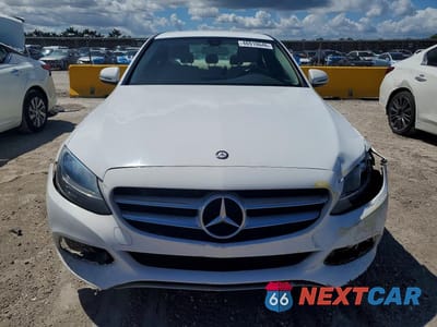 Piąte zdjęcie samochodu w środku: 2017 MERCEDES-BENZ C 300 VIN:55SWF4JB1HU224731 - miniatura