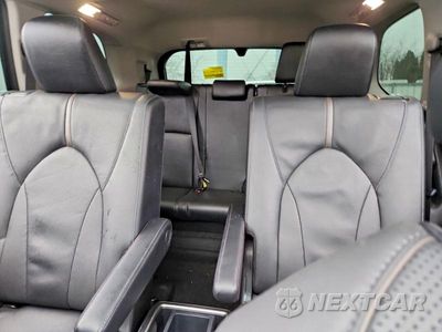 Zdjęcie 10 z 12 samochodu: 2024 TOYOTA GRAND HIGHLANDER PLATINUM VIN:2C3CDZC93HH500973 - miniatura