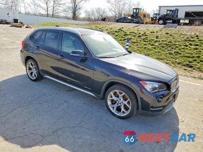 Czwarte zdjęcie samochodu z boku: 2013 BMW X1 XDRIVE35I VIN:WBAVM5C51DVV90052 - miniatura