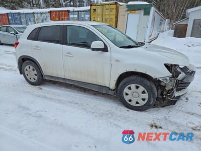 Czwarte zdjęcie samochodu z boku: 2017 MITSUBISHI RVR SE VIN:JA4AJ3AU2HZ610701 - miniatura