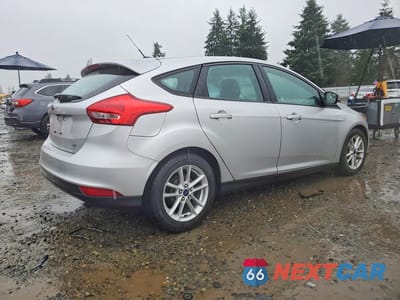 Trzecie zdjęcie samochodu z tyłu: 2015 FORD FOCUS SE VIN:1FADP3K28FL241850 - miniatura