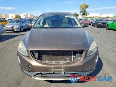 Piąte zdjęcie samochodu w środku: 2015 VOLVO XC60 T5 PREMIER VIN:YV440MDK3F2697954 - miniatura