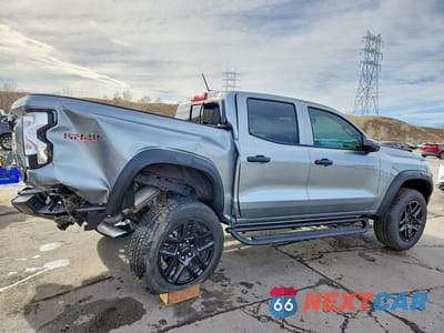 Trzecie zdjęcie samochodu z tyłu: 2025 CHEVROLET COLORADO TRAIL BOSS VIN:1GCPTEEK7S1124924 - miniatura