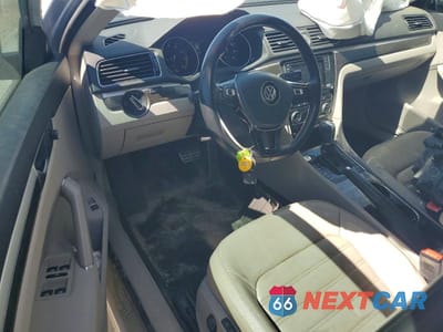 Zdjęcie 8 z 12 samochodu: 2017 VOLKSWAGEN PASSAT SEL PREMIUM VIN:1VWCT7A32HC003026 - miniatura
