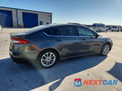 Trzecie zdjęcie samochodu z tyłu: 2020 FORD FUSION SE VIN:3FA6P0HD8LR252179 - miniatura