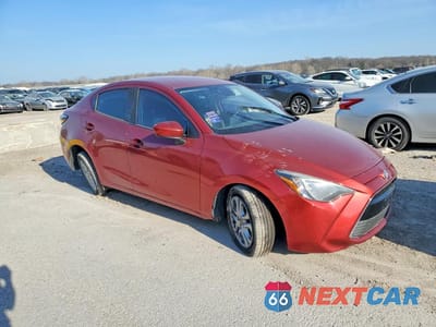 Czwarte zdjęcie samochodu z boku: 2018 TOYOTA YARIS IA BASE VIN:3MYDLBYV8JY313312 - miniatura