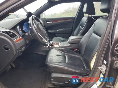 Zdjęcie 7 z 12 samochodu: 2013 CHRYSLER 300 VIN:2C3CCAAGXDH707506 - miniatura