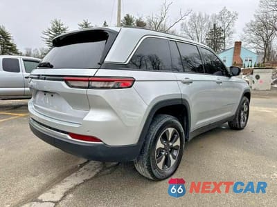 Trzecie zdjęcie samochodu z tyłu: 2023 JEEP GRAND CHEROKEE LIMITED 4XE VIN:1C4RJYB66PC649198 - miniatura