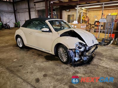 Czwarte zdjęcie samochodu z boku: 2019 VOLKSWAGEN BEETLE S VIN:3VW5DAAT7KM502798 - miniatura