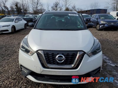 Piąte zdjęcie samochodu w środku: 2019 NISSAN KICKS SR VIN:3N1CP5CU9KL488703 - miniatura