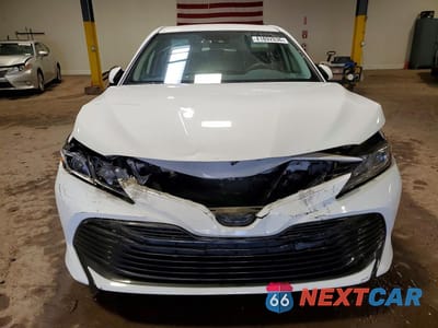 Piąte zdjęcie samochodu w środku: 2019 TOYOTA CAMRY HYBRID LE VIN:4T1B31HKXKU517101 - miniatura
