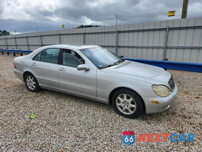 Czwarte zdjęcie samochodu z boku: 2002 MERCEDES-BENZ S 430 VIN:WDBNG70J42A261355 - miniatura