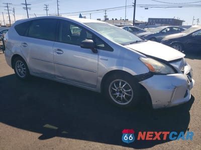 Czwarte zdjęcie samochodu z boku: 2014 TOYOTA PRIUS V TWO VIN:JTDZN3EU4E3294997 - miniatura