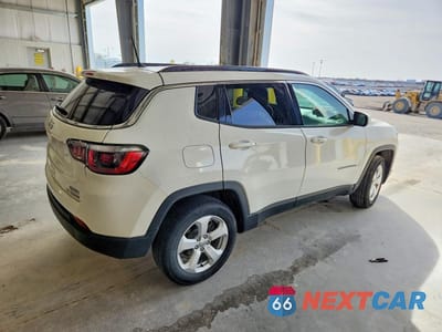 Trzecie zdjęcie samochodu z tyłu: 2018 JEEP COMPASS LATITUDE VIN:3C4NJDBB6JT345062 - miniatura
