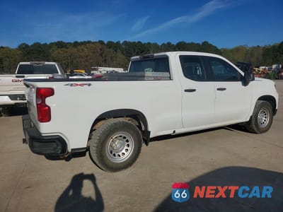 Trzecie zdjęcie samochodu z tyłu: 2022 CHEVROLET SILVERADO K1500 VIN:1GCRDAED1NZ517128 - miniatura