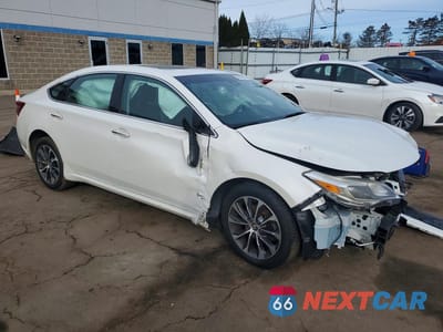 Czwarte zdjęcie samochodu z boku: 2018 TOYOTA AVALON XLE VIN:4T1BK1EB9JU271082 - miniatura