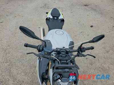 Piąte zdjęcie samochodu w środku: 2022 BMW S 1000 R VIN:WB10E530XN6E36692 - miniatura