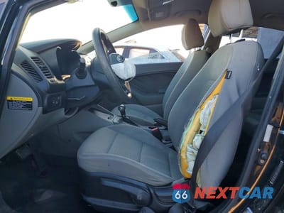 Zdjęcie 7 z 12 samochodu: 2016 KIA FORTE LX VIN:KNAFX4A6XG5523620 - miniatura
