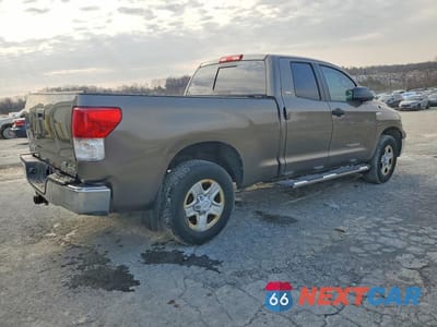 Trzecie zdjęcie samochodu z tyłu: 2011 TOYOTA TUNDRA DOUBLE CAB SR5 VIN:5TFUW5F1XBX177050 - miniatura