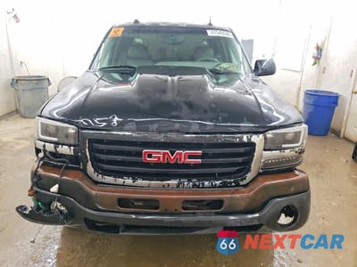 Piąte zdjęcie samochodu w środku: 2005 GMC SIERRA K1500 DENALI VIN:2GTEK63N351112989 - miniatura