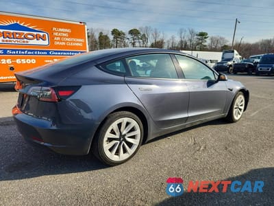 Trzecie zdjęcie samochodu z tyłu: 2023 TESLA MODEL 3 VIN:5YJ3E1EA7PF436880 - miniatura