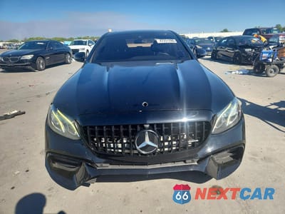 Piąte zdjęcie samochodu w środku: 2018 MERCEDES-BENZ E 300 VIN:WDDZF4JB2JA307068 - miniatura