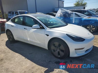 Czwarte zdjęcie samochodu z boku: 2023 TESLA MODEL 3 VIN:5YJ3E1EA9PF398200 - miniatura