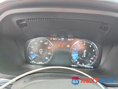 Zdjęcie 9 z 12 samochodu: 2021 VOLVO XC60 T5 R-DESIGN VIN:YV4102RM0M1830089 - miniatura