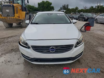 Piąte zdjęcie samochodu w środku: 2016 VOLVO S60 PREMIER VIN:YV126MFK9G2410666 - miniatura