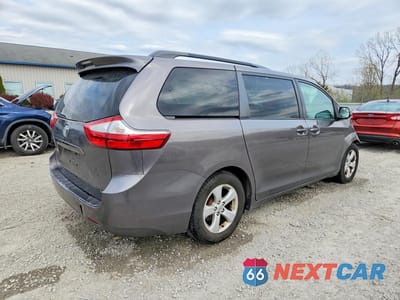 Trzecie zdjęcie samochodu z tyłu: 2016 TOYOTA SIENNA LE 8-PASSENGER VIN:5TDKK3DC2GS713871 - miniatura