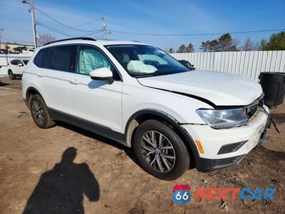 Czwarte zdjęcie samochodu z boku: 2020 VOLKSWAGEN TIGUAN SE VIN:3VV2B7AX7LM064398 - miniatura