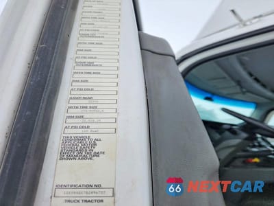 Zdjęcie 10 z 10 samochodu: 2016 KENWORTH T680 SEMI TRUCK VIN:1XKYA48X7GJ496707 - miniatura