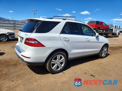 Trzecie zdjęcie samochodu z tyłu: 2015 MERCEDES-BENZ ML 350 4MATIC VIN:4JGDA5HBXFA480709 - miniatura