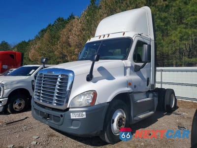 Drugie zdjęcie samochodu z przodu: 2016 FREIGHTLINER CASCADIA 125 SEMI TRUCK VIN:1FUBGEDV3GLHC5647 - miniatura