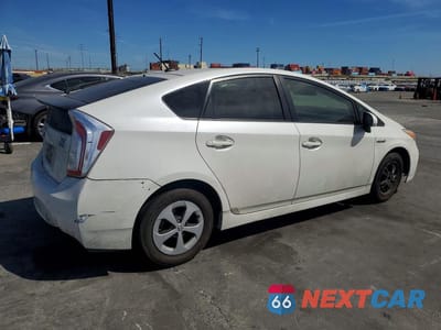 Trzecie zdjęcie samochodu z tyłu: 2014 TOYOTA PRIUS THREE VIN:JTDKN3DU6E0379828 - miniatura