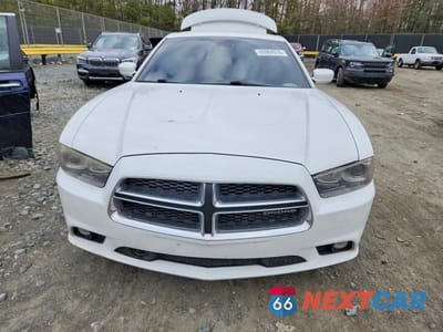 Piąte zdjęcie samochodu w środku: 2011 DODGE CHARGER R VIN:2B3CM5CTXBH610900 - miniatura