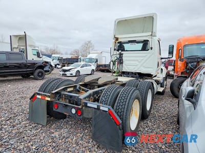 Czwarte zdjęcie samochodu z boku: 2019 INTERNATIONAL LT625 SEMI TRUCK VIN:3HSDZTZR3KN074329 - miniatura