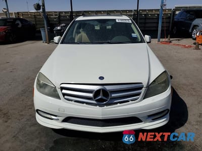 Piąte zdjęcie samochodu w środku: 2011 MERCEDES-BENZ C 300 VIN:WDDGF5EBXBR156815 - miniatura