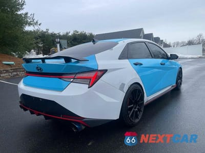Czwarte zdjęcie samochodu z boku: 2023 HYUNDAI ELANTRA N BASE VIN:KMHLW4AK5PU010377 - miniatura