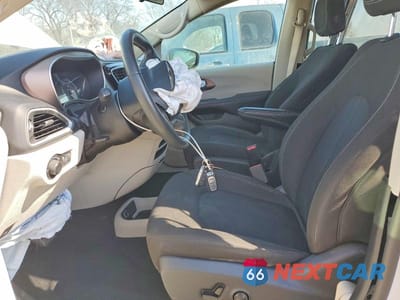 Zdjęcie 7 z 12 samochodu: 2022 CHRYSLER VOYAGER LX VIN:2C4RC1CG0NR104160 - miniatura