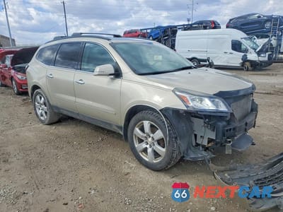 Czwarte zdjęcie samochodu z boku: 2016 CHEVROLET TRAVERSE LTZ VIN:1GNKVJKD0GJ152582 - miniatura