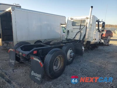 Czwarte zdjęcie samochodu z boku: 2018 VOLVO VN VNL VIN:4V4NC9EG5JN992913 - miniatura