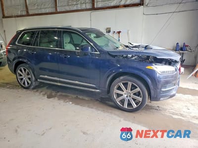 Czwarte zdjęcie samochodu z boku: 2016 VOLVO XC90 T6 VIN:YV4A22PL8G1025398 - miniatura