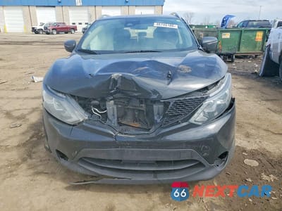 Piąte zdjęcie samochodu w środku: 2019 NISSAN ROGUE SPORT SV VIN:JN1BJ1CR4KW340745 - miniatura