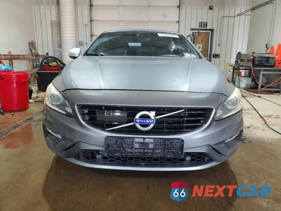 Piąte zdjęcie samochodu w środku: 2017 VOLVO S60 R DESIGN VIN:YV149MTS2H2420039 - miniatura