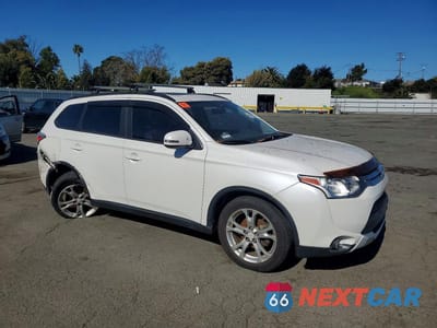 Czwarte zdjęcie samochodu z boku: 2015 MITSUBISHI OUTLANDER SE VIN:JA4AD3A34FZ005638 - miniatura