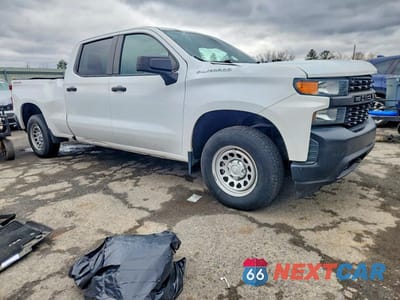 Czwarte zdjęcie samochodu z boku: 2019 CHEVROLET SILVERADO K1500 VIN:1GCPYAEHXKZ268905 - miniatura