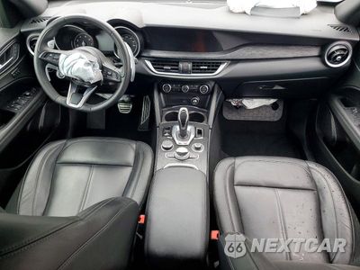 Zdjęcie 8 z 13 samochodu: 2023 ALFA ROMEO STELVIO SPRINT VIN:ZASPAKAN5P7D58169 - miniatura